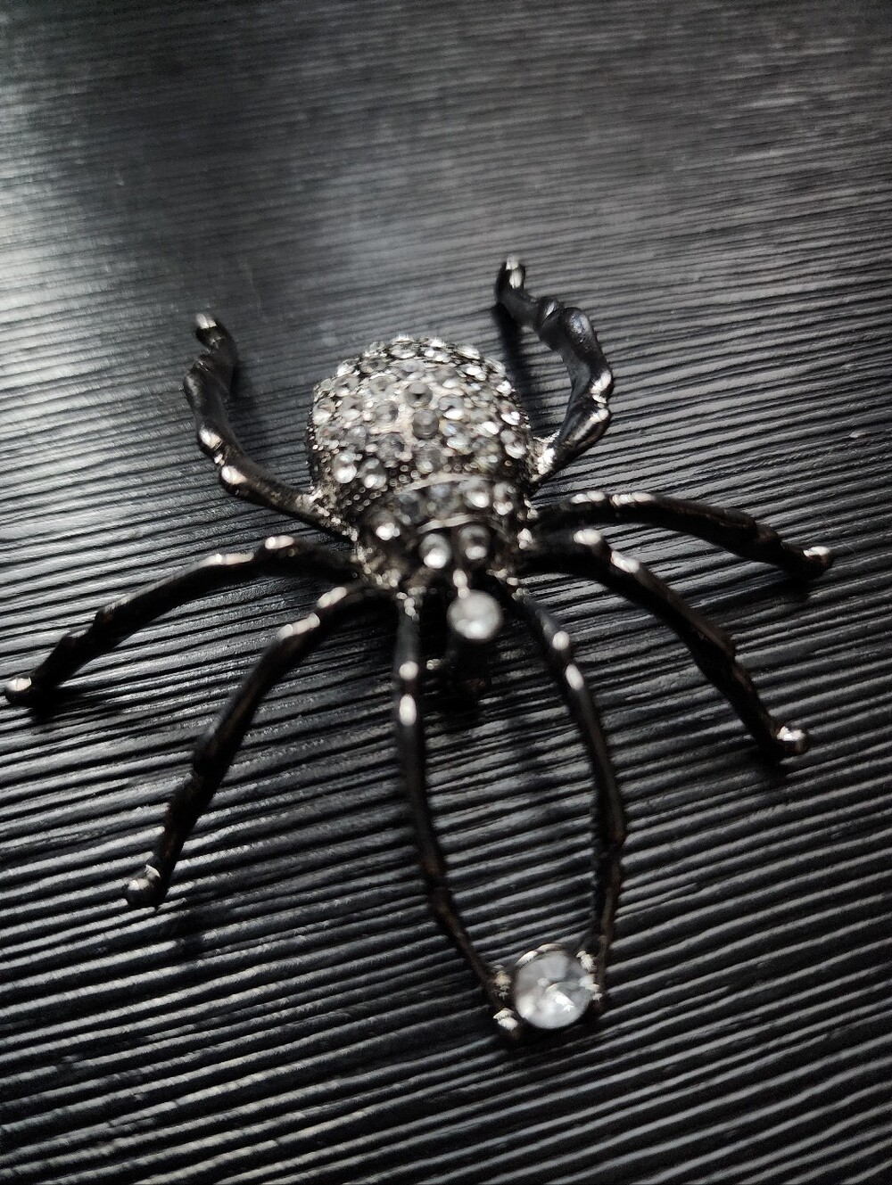 Large Gunmetal & Rhinestone Spider Brooch - Picture 4 of 6